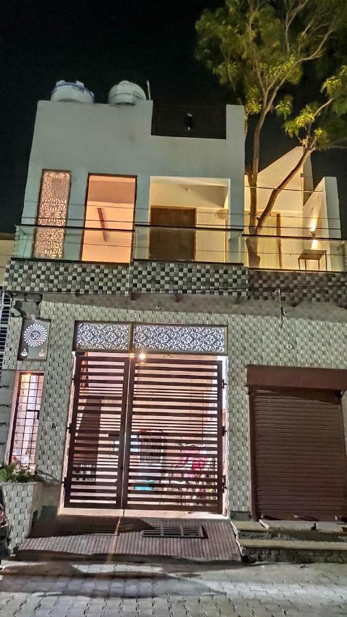 Ira Homestay Mathura - Divine Spiritual Stay Eksteriør billede