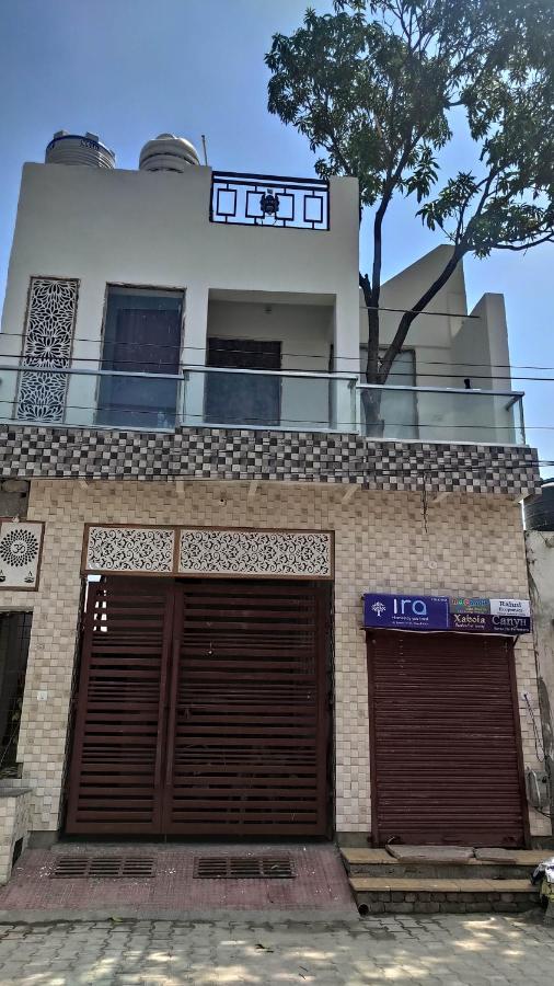 Ira Homestay Mathura - Divine Spiritual Stay Eksteriør billede