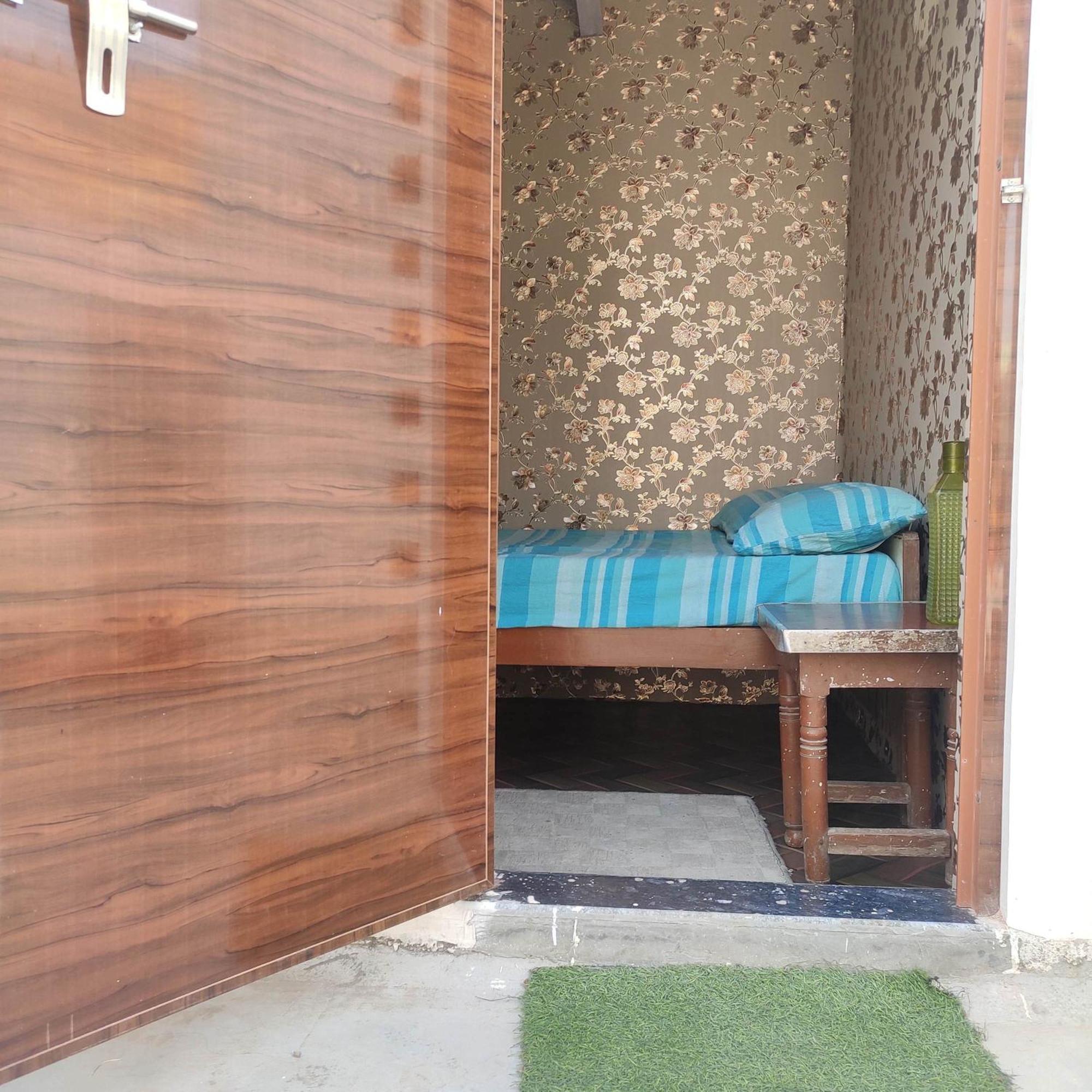 Ira Homestay Mathura - Divine Spiritual Stay Værelse billede