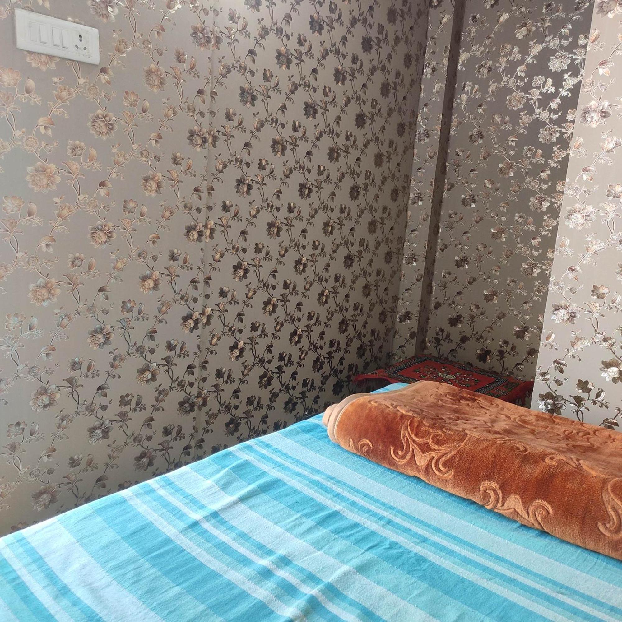 Ira Homestay Mathura - Divine Spiritual Stay Værelse billede